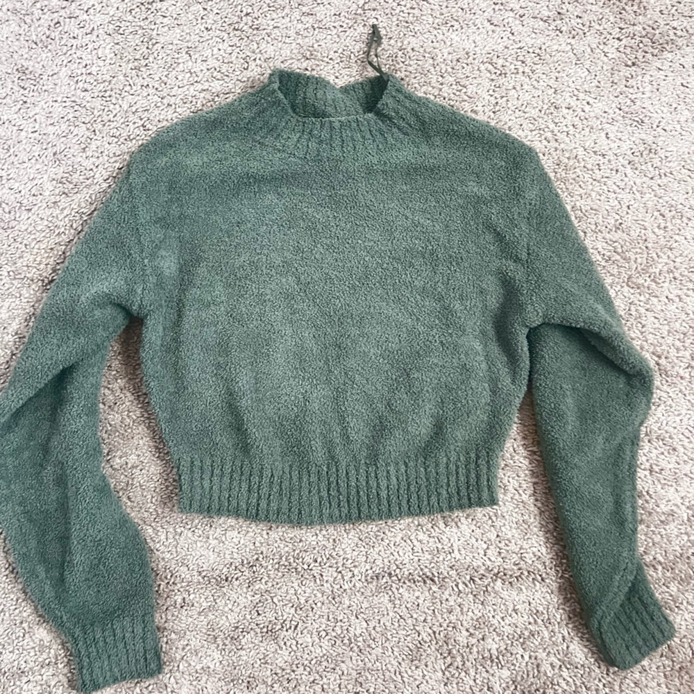 Fleece long sleeve cropped top for the cold weather